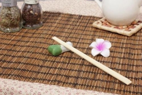 一次性竹筷给我们的生活带来了便利
